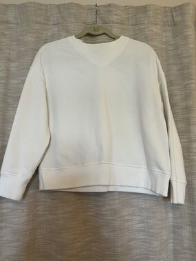 Banana Republic Classic Women's White Crewneck Sweatshirt